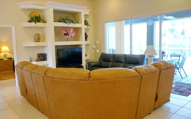 Peaceful Home With Pool and Steps to Beach/dining