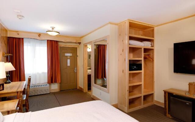 Adirondack Spruce Lodge