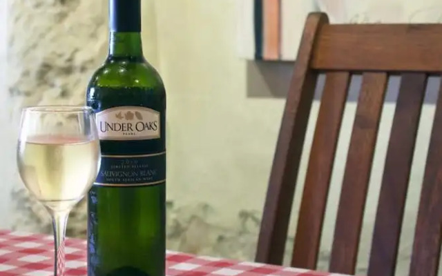 Under Oaks Guest House