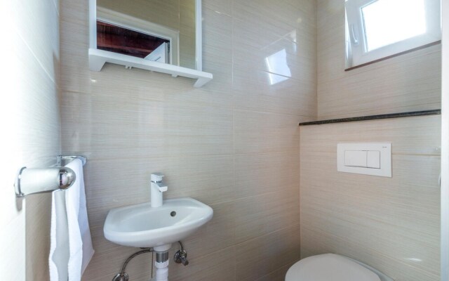 Awesome Home in Plano With Wifi and 3 Bedrooms