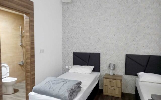 Twins Downtown Hotel