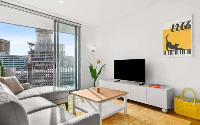 Central Luminous 2 Beds With Balcony Aircon
