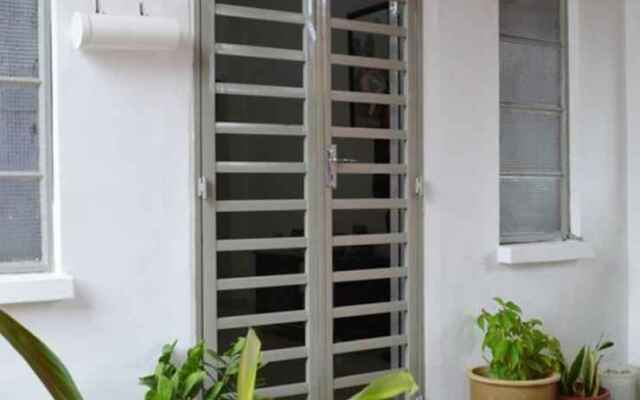 Senyum Senyum Holiday House