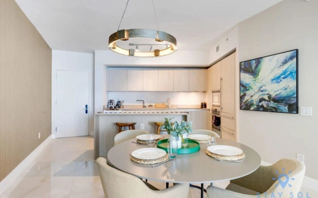 Oceanfront Luxury Condo 1BR Balcony, Hollywood