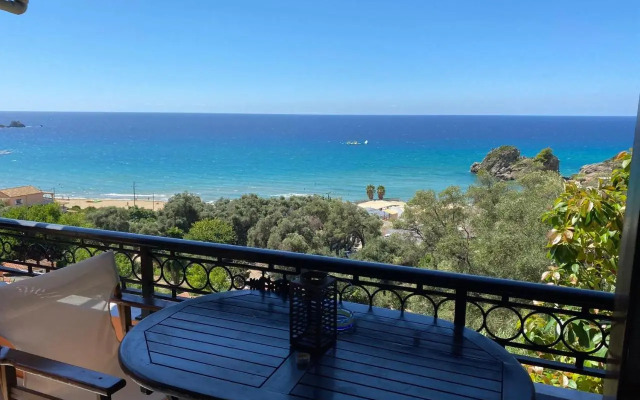 Papadatos Apts With Amazing View - 5mins from the beach