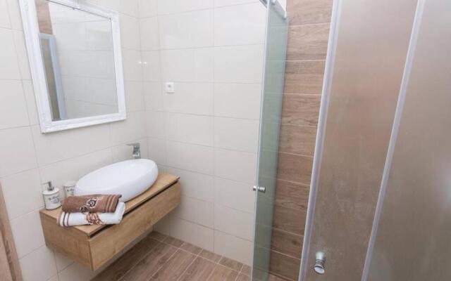 Lux stone house with pool, jacuzzi, sauna near beach