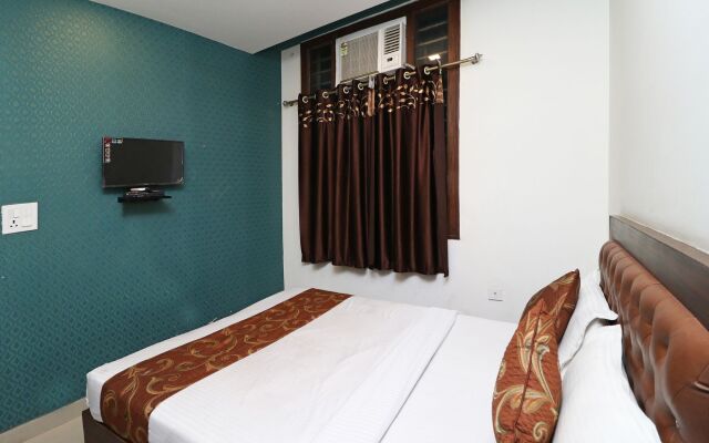 OYO 11648 CP Residency