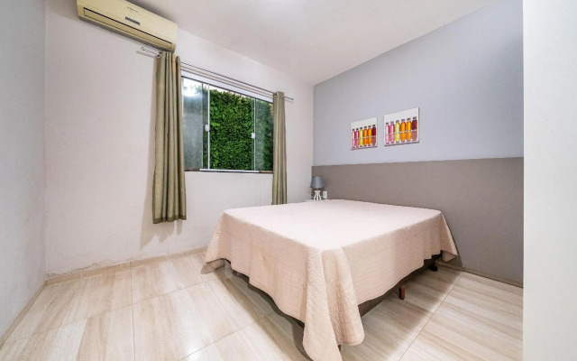 025 - Lindo Residencial com Piscina e Jacuzzi em Bombas