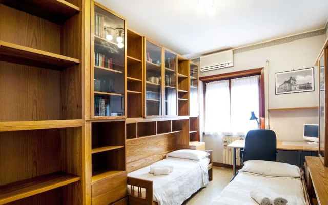 Aurelio&Vaticano Elegant Flat