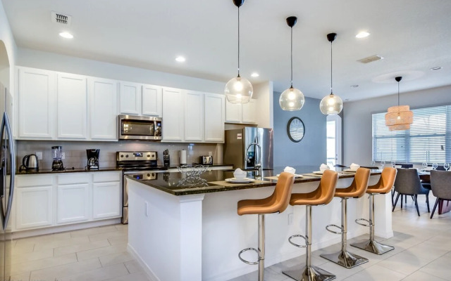 14 Bdrm 11 BA Sleeps 30