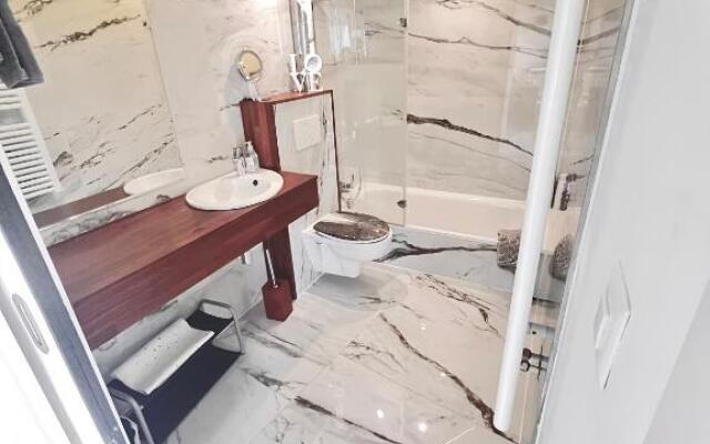 Fabulous Lakeside Family Apartment | 4 Rooms