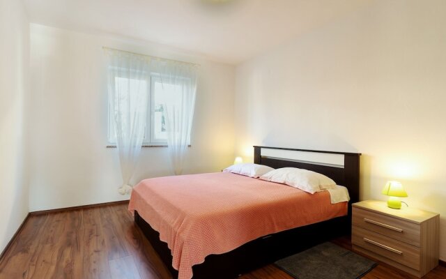 Spacious Apartment in Pula With Terrace