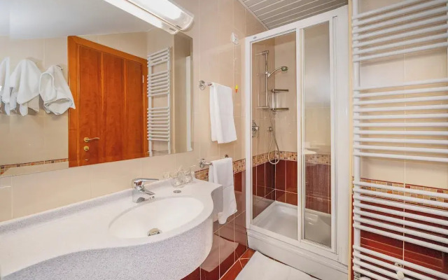 Hotel Dobrovit