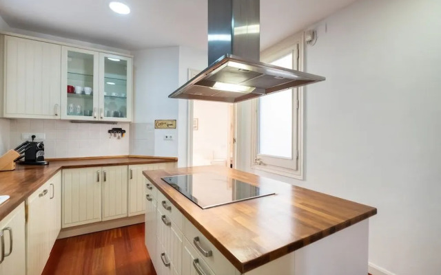 Stunning 4BR Apart in Sagrada Familia