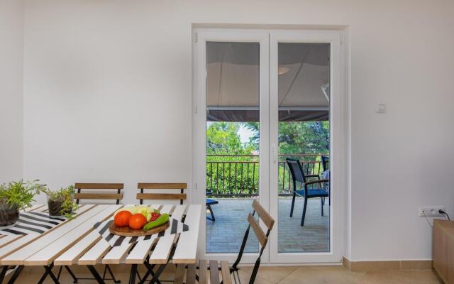 Stunning Home in Malinska With Wifi and 3 Bedrooms