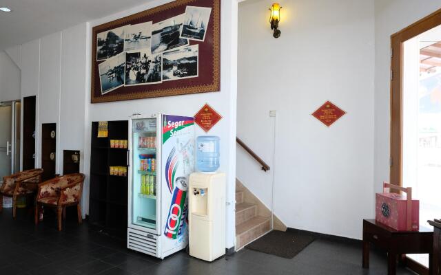 OYO 619 Grand City Hotel 2