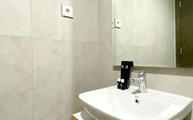 Homey And Warm Studio Room Pollux Chadstone Apartment