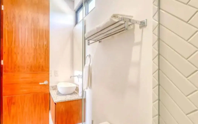 303 Amena Great Apt with Private Pool and Gym