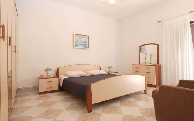 Apartment 539