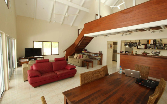 Vila Del Mare Beachfront Resort