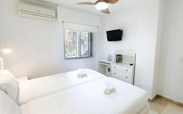 1 Bedroom Apartment Second Line Beach- Parque Marbella Building