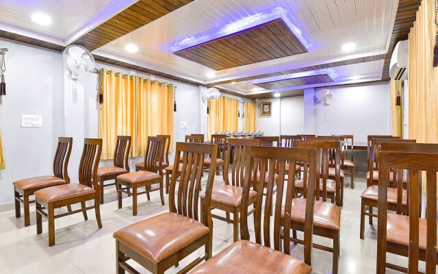 Fabhotel Royal Icon