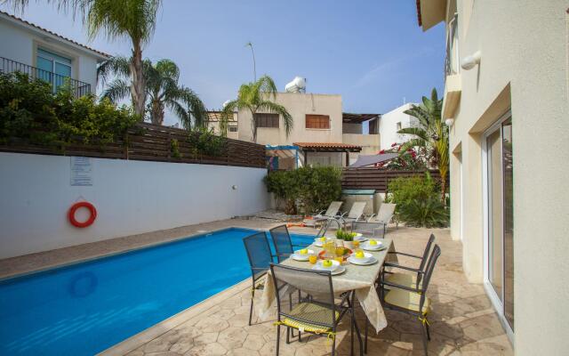 Cliantha in Protaras