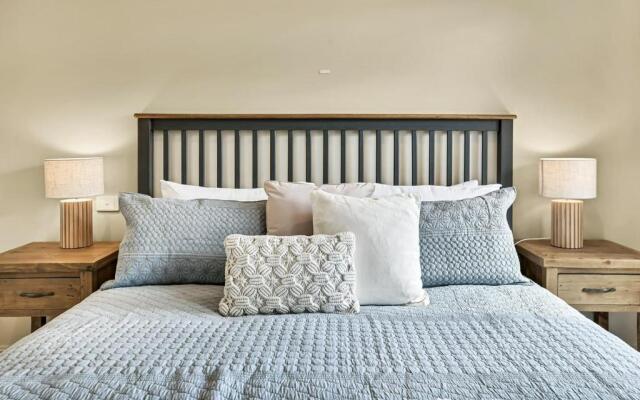 Goldfinch Way Stunning & Spacious Home Sleeps 11
