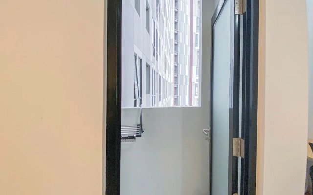 Cozy And Enjoy Living Studio At The Alton Apartment
