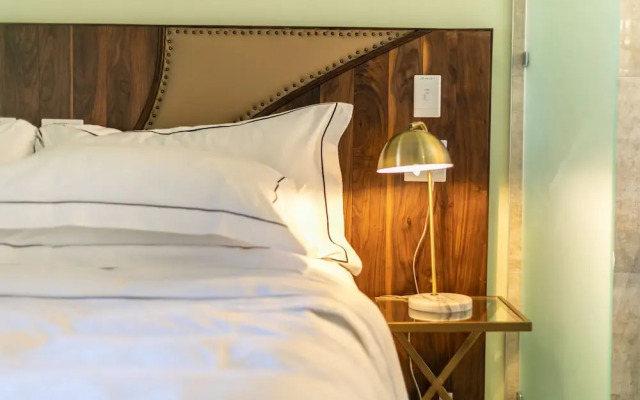 Bali and Eva Midlands