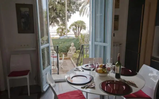 The Private Garden of the Promenade