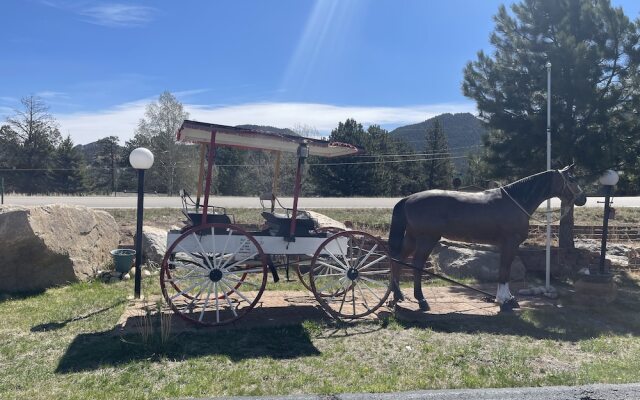 Saddle & Surrey Motel