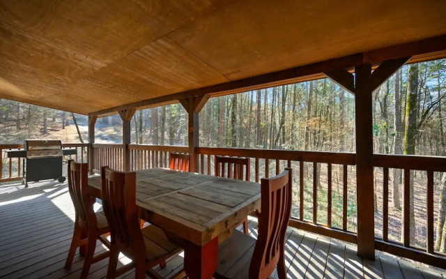 Outlaw Rose Cabin for 8!