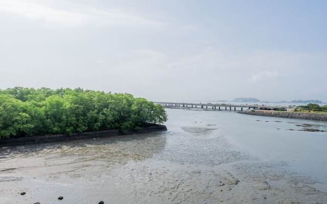 w Lovely 3BR With Modern Balcony in Panama