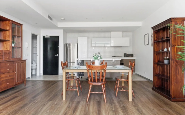 A Chic 2BR Apt Near Melbourne Uni, Free Parking – Guest Rooms – Melbourne