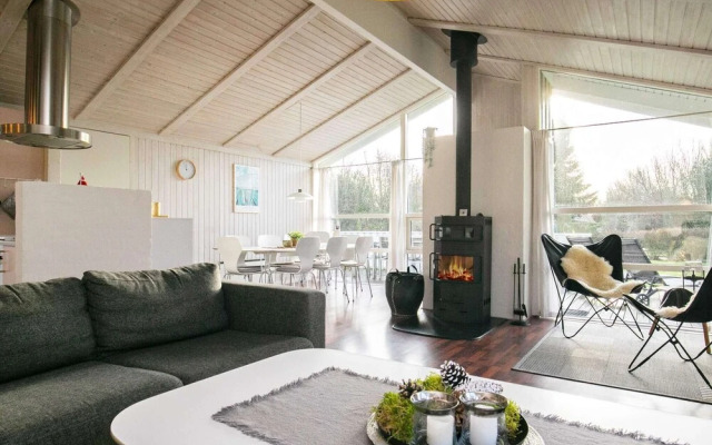 10 Person Holiday Home in Humble-by Traum