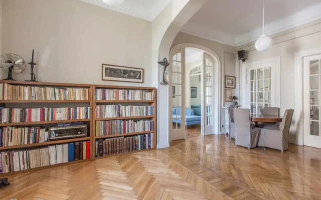 Spacious Apartment in Plaka Athens A3