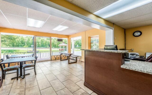 Quality Inn & Suites Fayetteville I-95