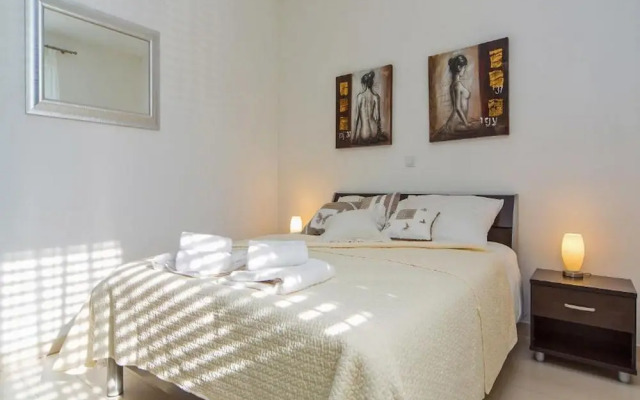4B Apartments
