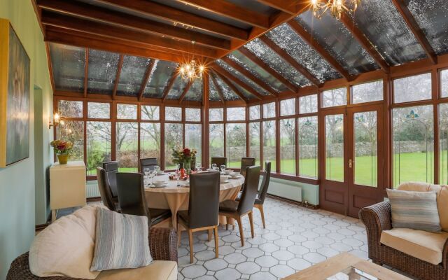 Vicarsford Farmhouse with Hot Tub near St Andrews