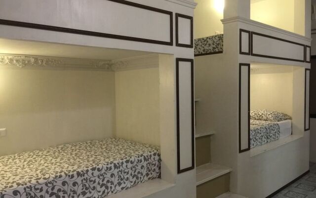 Phuket Airport Suites & Lounge Bar