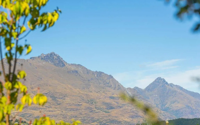 Picture Perfect - Queenstown Holiday Home