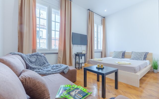 Real Apartments Zoltan II