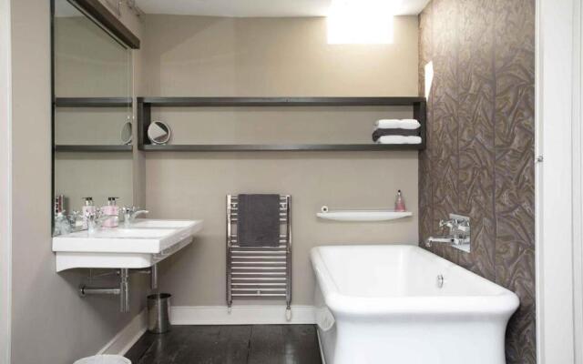 Medieval Town House - Walled Garden Sleeps 8