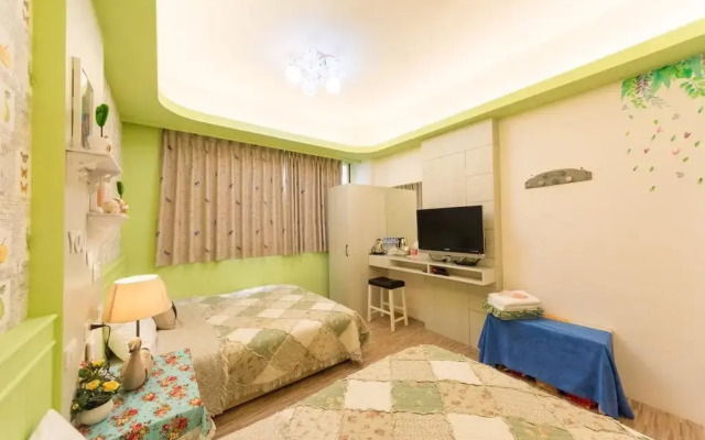 Sunrise Champs Hostel