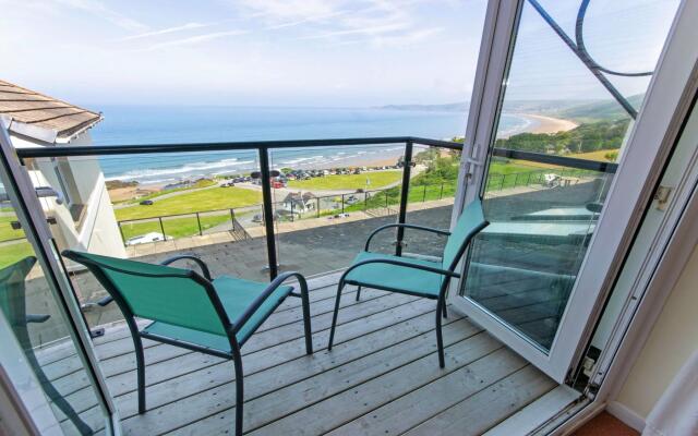Clifton Court Apt 23 With Seaviews Heated Pool