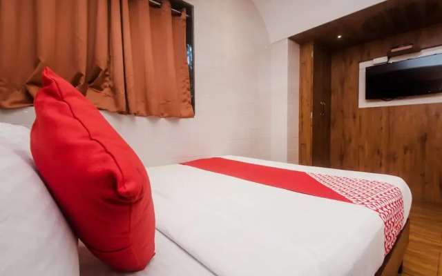 OYO 22055 Dadar Residency