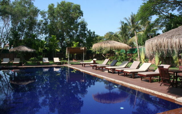 The Pool and Palm Villa