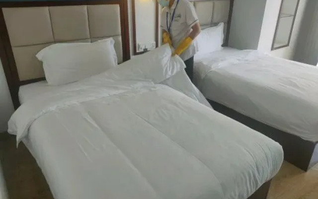 Haikou Xiangzhanglin Style Theme Hotel (Jinniuling Park Haiken Middle School)