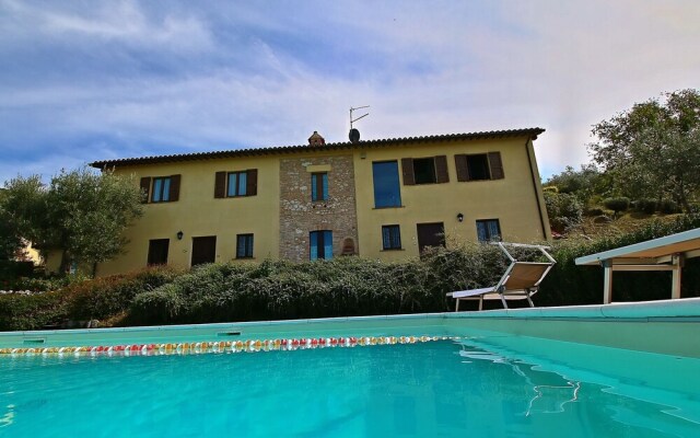 Charming Farmhouse in Trevi With Swimming Pool